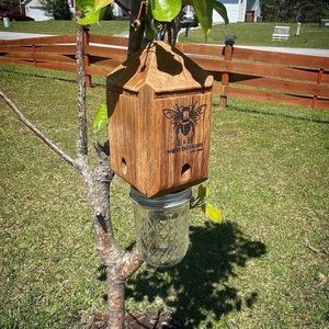 Cedar carpenter bee trap